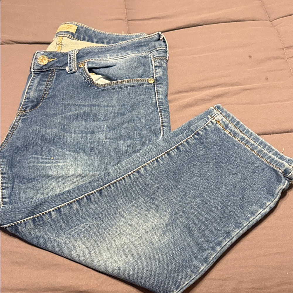 Seven7 Women's Cropped Blue Jeans - Picture 2 of 6